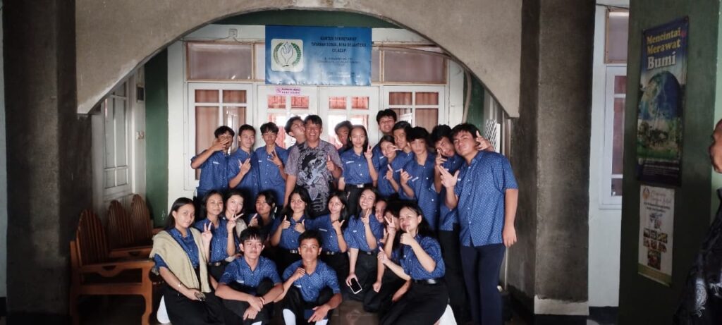 SMAK ST. EUGENIUS LAKUKAN ANJANGSANA KE AMN pict1.