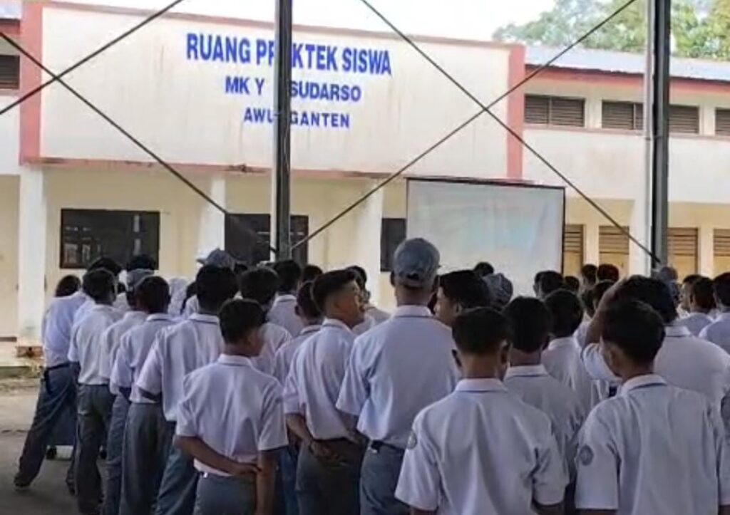 BUKAN SEKADAR MASUK SEKOLAH BIASA