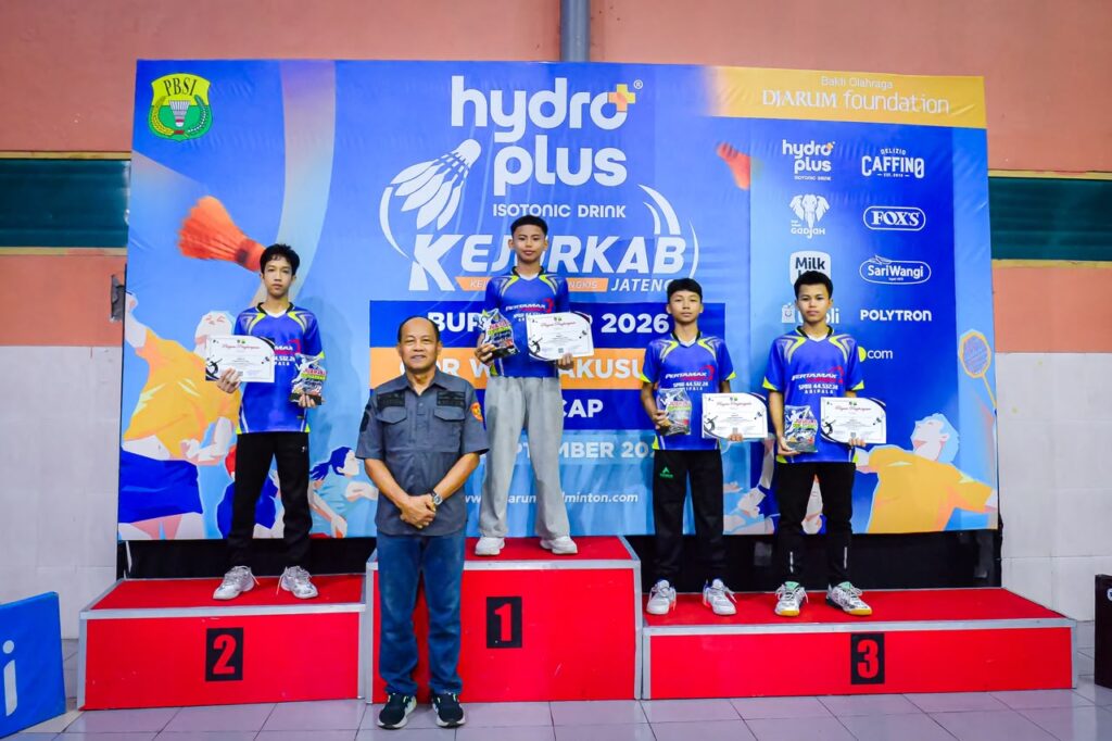 SISWA SMP MARIA CILACAP RAIH TIGA PRESTAS BULUTANGKIS4